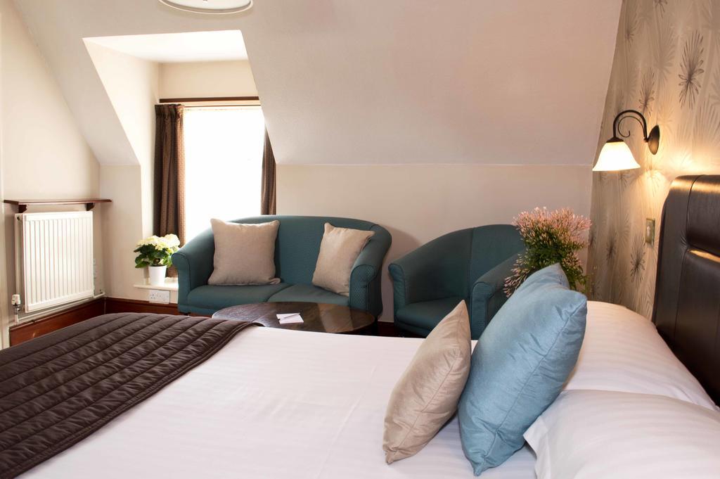 The Poplars Moulton Hotel Room photo