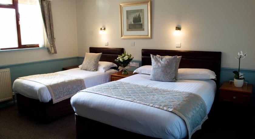 The Poplars Moulton Hotel Room photo