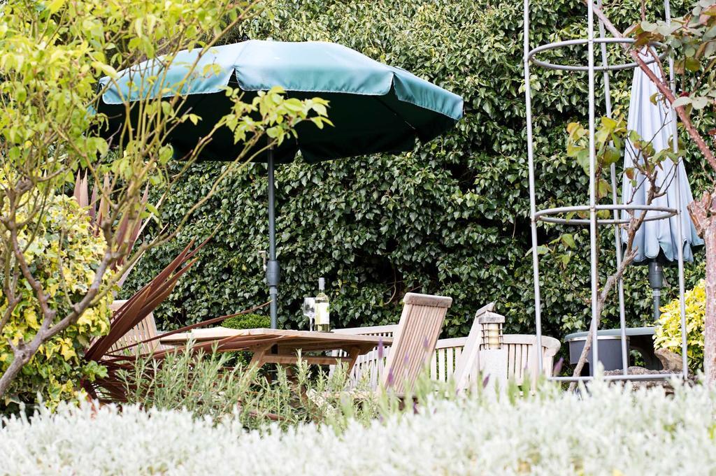 The Poplars Moulton Hotel Exterior photo